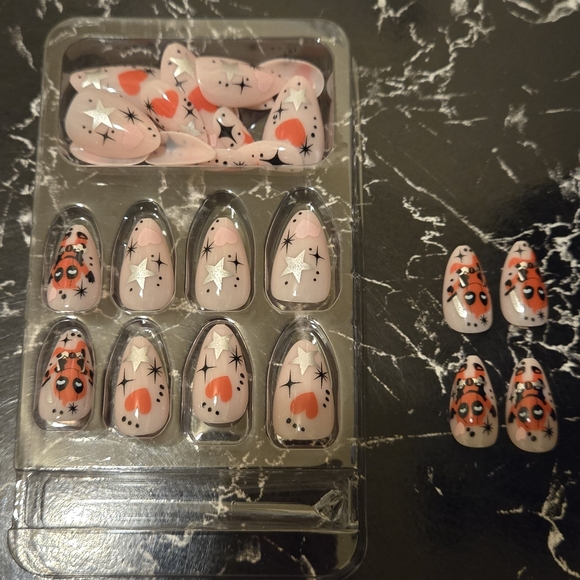 🍒🍒 DeadPool Theme Press On Nails - Picture 6 of 9